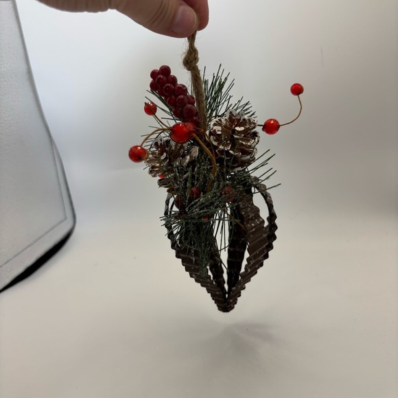 Vintage Rustic Farmhouse Metal Christmas Ornament - Picture 2 of 3